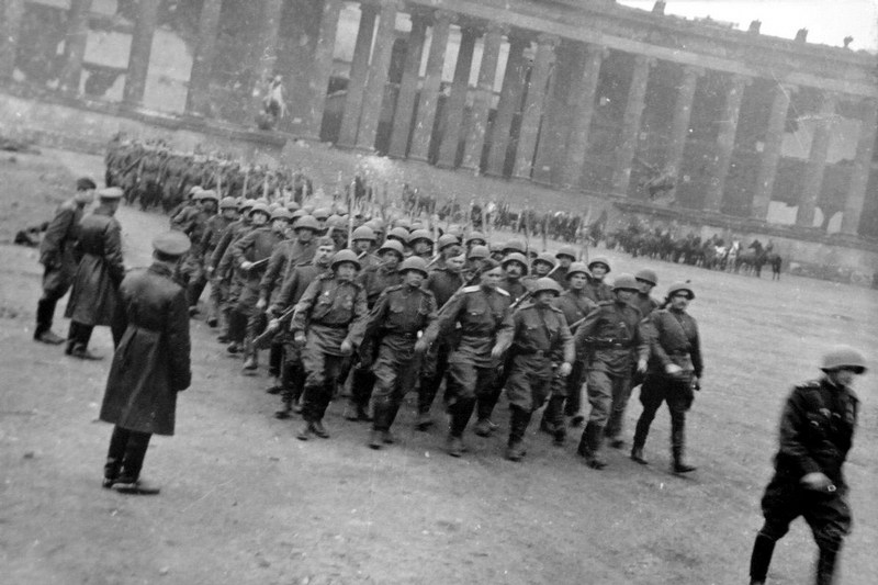 Bătălia de la Berlin (16 aprilie - 2 mai 1945) - foto preluat de pe cersipamantromanesc.wordpress.com