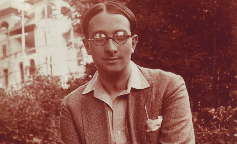 Radu Gyr (n. 2 martie 1905 la Câmpulung Muscel - d. 29 aprilie 1975, București, pseudonimul literar al lui Radu Demetrescu), poet, dramaturg, eseist și gazetar român - foto preluat de pe manastirea.petru-voda.ro