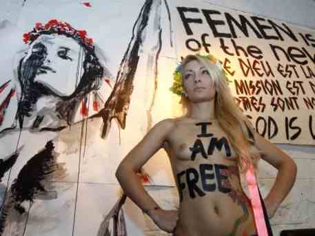 Protest+topless+%C3%AEn+Paris_503437