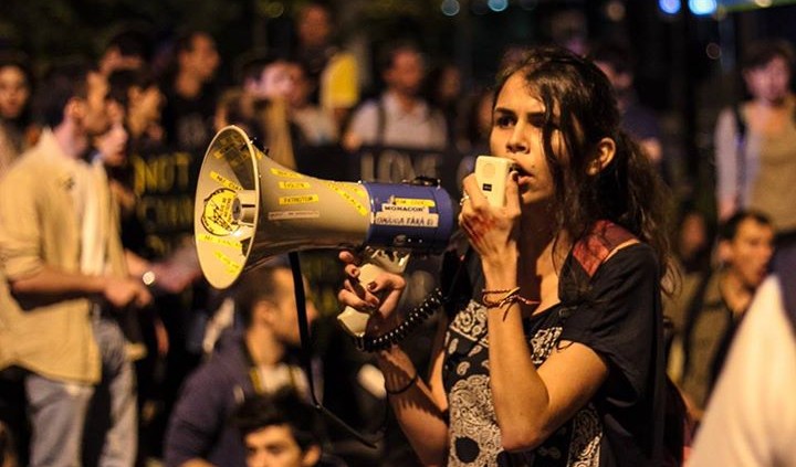 andreea-petruț-proteste-roșia-montană