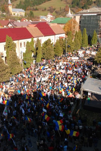 Marea Adunare a Moților și citirea Proclamației de la Câmpeni (19 octombrie 2013) - foto preluat de pe: romaniacurata.ro