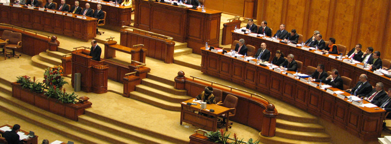 parlament-800x295