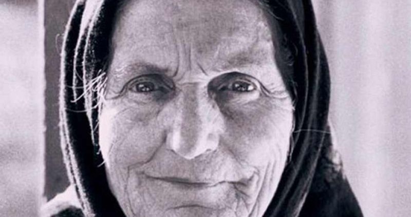 Elisabeta Rizea (n. 28 iunie 1912, Domnești, județul Argeș - d. 4 octombrie 2003) a fost o eroină a luptei anticomuniste din România, nepoată a liderului țărănist Gheorghe Șuța, ucis de comuniști în 1948. Împreună cu soțul ei a sprijinit activ grupul de rezistență anticomunistă Arsenescu-Arnăuțoiu. A fost arestată și torturată de autoritățile comuniste în 1952 și 1961. A executat 12 ani de închisoare. Povestea ei a devenit cunoscută publicului în urma unui interviu din 1992, inclus în documentarul Memorialul Durerii, de Lucia Hossu-Longin - foto: cersipamantromanesc.wordpress.com