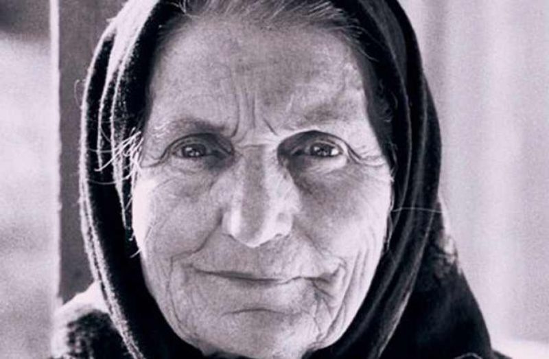 Elisabeta Rizea (n. 28 iunie 1912, Domnești, județul Argeș - d. 4 octombrie 2003) a fost o eroină a luptei anticomuniste din România, nepoată a liderului țărănist Gheorghe Șuța, ucis de comuniști în 1948. Împreună cu soțul ei a sprijinit activ grupul de rezistență anticomunistă Arsenescu-Arnăuțoiu. A fost arestată și torturată de autoritățile comuniste în 1952 și 1961. A executat 12 ani de închisoare. Povestea ei a devenit cunoscută publicului în urma unui interviu din 1992, inclus în documentarul Memorialul Durerii, de Lucia Hossu-Longin - foto: cersipamantromanesc.wordpress.com