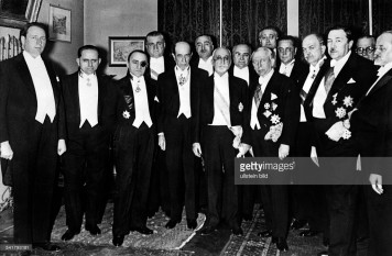 Cuza, Alexandru C. (A. C.) - Politician, Romania*08.11.1857-1947+the new Romania Cabinet, from left: Gheorghe Cuza, son of A.C. Cuza, General Ion Antonescu, Armand Calinescu, Istrate Micesco, A. C. Cuza, Octavian Goga, Virgil Potarca, I. Petrovici, and I. Lupas - Photographer: Weltbild- Published by: 'Berliner Morgenpost' Vintage property of ullstein bild - foto: gettyimages.com