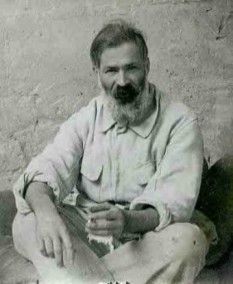 Constantin Brâncuși (n. 19 februarie 1876, Hobița, Gorj — d. 16 martie 1957, Paris), sculptor român cu contribuții covârșitoare la înnoirea limbajului și viziunii plastice în sculptura contemporană. Constantin Brâncuși a fost ales membru postum al Academiei Române - foto: cersipamantromanesc.wordpress.com