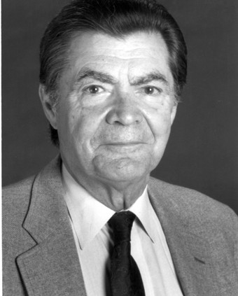 George Emil Palade (n. 19 noiembrie 1912, Iași, România – d. 7 octombrie 2008, Del Mar, SUA), a fost un medic și om de știință american de origine română, specialist în domeniul biologiei celulare, laureat în 1974 al premiului Nobel pentru fiziologie și medicină. În 1986 i-a fost conferită în Statele Unite National Medal of Science („Medalia Națională pentru Știință”) în biologie pentru: „descoperiri fundamentale (de pionierat) în domeniul unei serii esențiale de structuri supracomplexe, cu înaltă organizare, prezente în toate celulele vii” - foto: ucsdnews.ucsd.edu