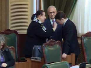 Dan Șova, miruit în plen de o fostă judecătoare. Senatorul a fost salvat de lipsa de cvorum - foto preluat de pe ziarulatac.ro
