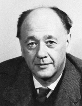 Eugen Ionescu (n. 26 noiembrie 1909, Slatina - d. 28 martie 1994, Paris), cunoscut în afara României sub numele de Eugène Ionesco, conform ortografiei franceze, scriitor de limbă franceză originar din România, protagonist al teatrului absurdului și membru al Academiei Franceze (fotoliul nr. 6) - foto: cersipamantromanesc.wordpress.com