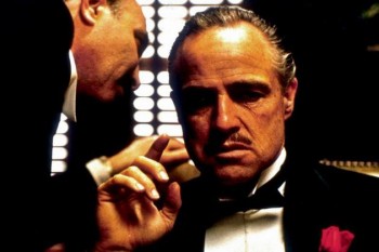Marlon Brando, Jr. (n. 3 aprilie 1924 – d. 1 iulie 2004) a fost un actor american câștigător al premiului Oscar, recunoscut ca fiind unul dintre cei mai mari actori de film ai secolului 20. S-a făcut remarcat mai ales datorită rolurilor din filmele "Un tramvai numit dorință" și "On the Waterfront", ambele regizate de către Elia Kazan la începutul anilor 1950. Stilul său actoricesc, combinat cu aparițiile sale publice ca outsider al Hollywood-ului anilor 1950 și 1960, au avut o influență majoră asupra generației de actori ce i-au urmat - in imagine, Marlon Brando în "Nașul"