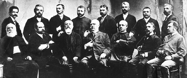 Fotografie de grup cu semnatarii Memorandumului Transilvaniei din 1892.
