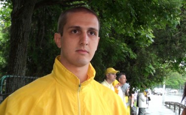 Protest paşnic al practicanţilor Falun Gong la Ambasada Chinei, 10 mai 2015 (Epoch Times Romania)