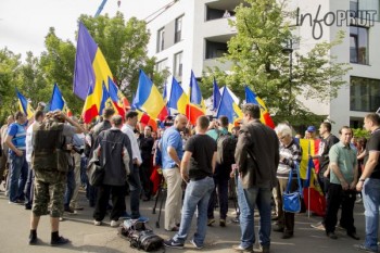 Protest în fața Ambasadei Republicii Moldova la București - foto preluat de pe infoprut.ro