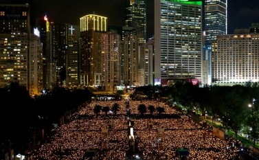 Demonstraţii masive în Hong Kong, comemorând masacrul din piaţa Tien an men d ela 4 iunie 1989 (DALE de la REY/AFP/Getty Images)