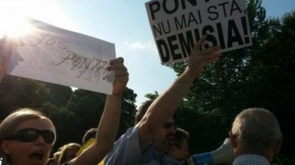 Manifestaţie anti-Ponta la guvern - foto - b365.ro