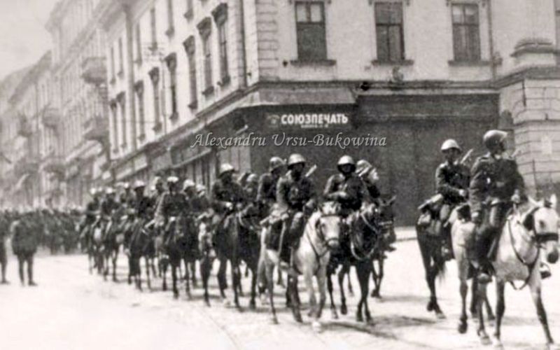 Armata Română intrând în Cernăuţi în 1941 - foto preluat de pe romaniaimaginideierisiazi.wordpress.com