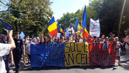 Marsul lui Stefan cel Mare - foto - facebook.com/tineriiMD