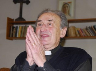 Matei Zaharia Boilă (n. 17 aprilie 1926, Blaj - d. 27 august 2015, Cluj) senator român, deținut politic în timpul regimului comunist, preot greco-catolic - foto - ziuanews.ro
