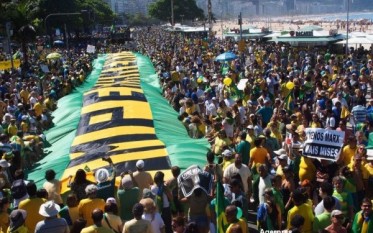 Proteste Brazilia 16 aug. 2015 - foto - stirileprotv.ro