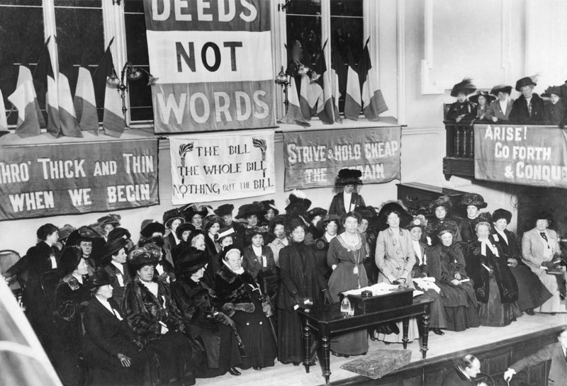 The Women's Social and Political Union became known for its militant activity. Pankhurst once said: "[T]he condition of our sex is so deplorable that it is our duty to break the law in order to call attention to the reasons why we do." - foto preluat de pe en.wikipedia.org