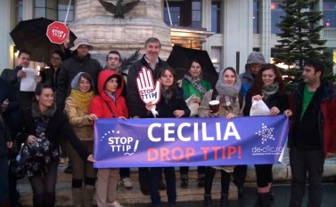 Flashmob anti TTIP, Bucureşti, 16 octombrie 2015 (Eugen Horoiu/Epoch Times)