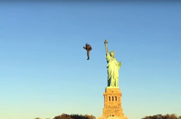 A zburat cu jetpack-ul în jurul Statuii Libertăţii - foto: gadgetreport.ro