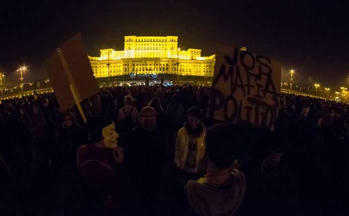 Proteste 4 noiembrie 2015; Bucuresti, Palatul Parlamentului
foto: Sergiu Nicolae Brega