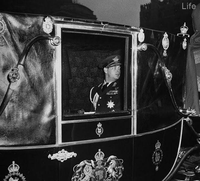 Regele Mihai la Londra, cu ocazia nuntii reginei Elisabeta cu printul Philip (nov 1947) - foto: art-historia.blogspot.ro