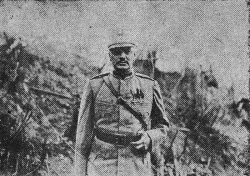 Ernest Broşteanu (n. 24 ianuarie 1869, Roman - d. 6 iunie 1932) a fost unul dintre generalii Armatei României din Primul Război Mondial. A îndeplinit funcţii de comandant de regiment şi divizie în campaniile anilor 1916, 1917, şi 1918. A fost decorat cu Ordinul „Mihai Viteazul”, clasa III, pentru modul cum a condus Regimentul 53 Infanterie în luptele din Dobrogea, de la începutul campaniei din 1916, fiind unul din cei doisprezece ofițeri care au fost primii decorați cu acest ordin (Brevetul nr. 2) - (Generalul Ernest Broșteanu în Basarabia în anul 1918) - foto preluat de pe  ro.wikipedia.org