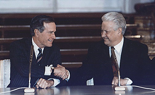 Președinții George H. W. Bush și Boris Elțin semnează START II, ​​(Tratatul de reducere a armelor strategice), la 3 ianuarie 1993, în Sala Vladimir, Kremlinul din Moscova, Rusia - foto preluat de pe en.wikipedia.org