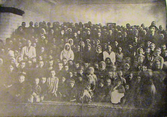 Grup de refugiați din Transnistria, adăpostiți în căminele din Chișinău - foto: cersipamantromanesc.wordpress.com