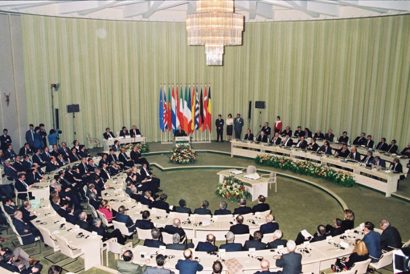 Semnarea Tratatului de la Maastricht (7 februarie 1992) - foto preluat de pe ec.europa.eu