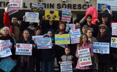 Miting de protest antinuclear la Craiova, 5 martie 2016 (ACpV) - foto: epochtimes-romania.com