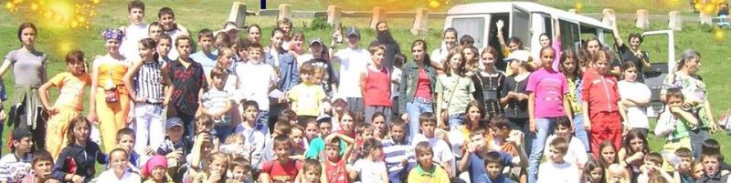 Dăruiește haine, încălțăminte, jucării, cărți și alimente pentru copiii și mamele din Valea Plopului și Valea Screzii - foto: facebook.com