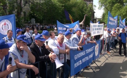 Profesorii pichetează Guvernul, 18.04.2016 - foto: Eugen Horoiu
