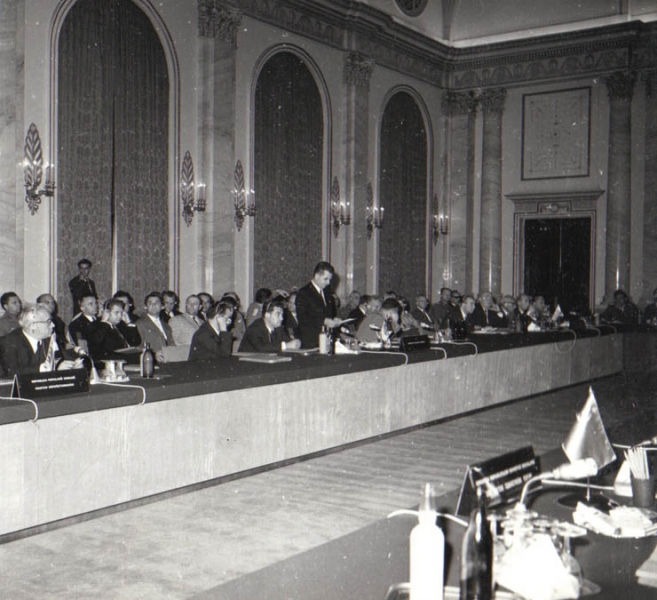 Aspect din timpul Consfătuirii Comitetului Politic Consultativ al statelor participante la Tratatul de la Varşovia
Dată/loc: Bucureşti, 4-6 iulie 1966 - Sursa – „Fototeca online a comunismului românesc”
Cota: 158/1966