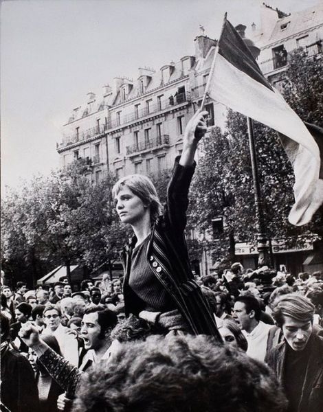13 mai 1968: Muncitorii francezi se alătura  protestului studentilor din Paris, declarand  o grevă generală de o zi - foto: cersipamantromanesc.wordpress.com