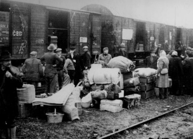 Deportari in Siberia (1940-1941) - foto preluat de pe wikimedia.org