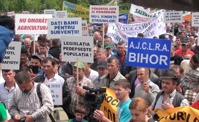 Protest al agricultorilor şi crescătorilor de animale la Parlament - foto: epochtimes-romania.com