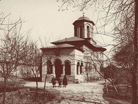 Mănăstirea Mărcuța este un lăcaș de cult, situat în estul orașului București. Este monument istoric. Mănăstirea a fost construită de Dan vel Logofătul, în timpul domniei lui Mihnea Turcitul, mai exact în anul 1587. Numele provine de la al doilea ctitor al mănăstirii, Marcu Armașu. Din complexul monahal face parte Biserica Mărcuța. La Mărcuța a fost internat și poetul Mihai Eminescu - foto: ehartabucuresti.ro