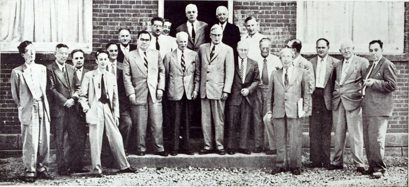 Participanții la prima Conferință Pugwash (iulie 1957, Pugwash, Nova Scotia) - foto: pugwash.org