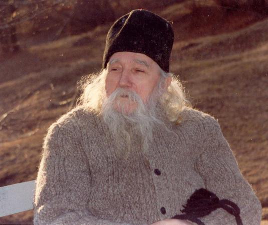 Părintele Cleopa Ilie (10 aprilie 1912 - 2 decembrie 1998), arhimandrit și viețuitor la Mănăstirea Sihăstria – Neamț, unul dintre cei mai însemnați duhovnici și predicatori români ai secolului XX - Iată ce vreau să vă mai spun: să nu socotim vreodată că am făcut început bun. Să dorim întotdeauna să punem început bun. Pentru că noi nu cunoaştem cum trebuie să fie un om care pune început bun, cum trebuie să se poarte. Să zicem: „Doamne, dă-mi ajutorul Tău, să pun început bun, să-mi îndrept viaţa” - foto preluat de pe doxologia.ro