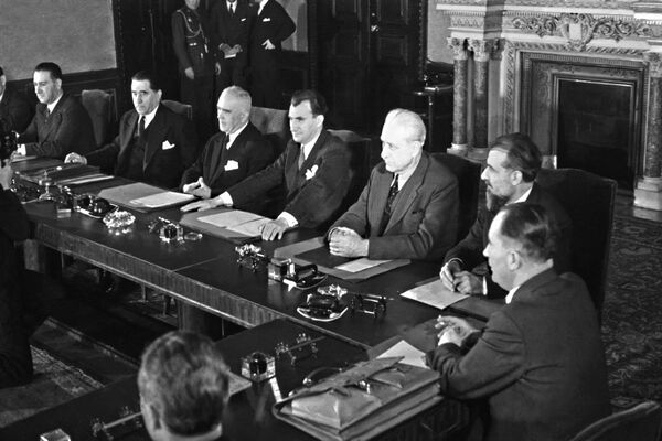 Instalarea Guvernului condus de dr. Petru Groza, la 6 martie 1945 
Foto: (c) Arhiva AGERPRES