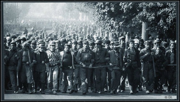 Mineri la Bucuresti - foto: roncea.ro
