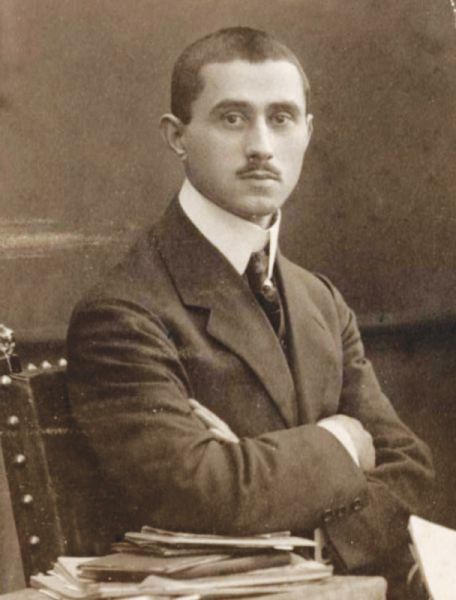 Aurel Vlaicu (n. 19 noiembrie 1882, Binţinţi, lângă Orăştie, judeţul Hunedoara - d. 13 septembrie 1913, Băneşti, lângă Câmpina) a fost un inginer român, inventator şi pionier al aviaţiei române şi mondiale. În cinstea lui, comuna Binţinţi se numeşte astăzi Aurel Vlaicu - foto: en.wikipedia.org