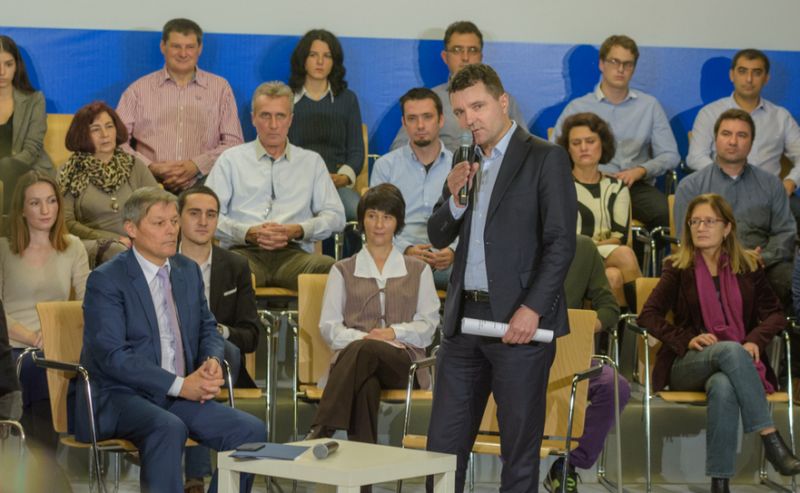 Dezbatere: Dacian Ciolos si Nicusor Dan - foto: Florin Chirila\Epoch Times
