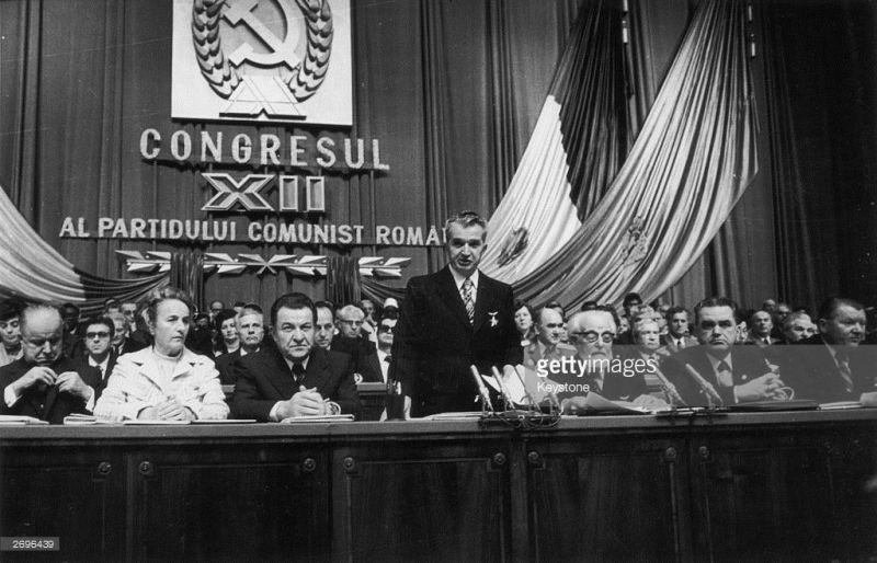 Nicolae Ceaușescu (n. 26 ianuarie 1918,[1][2][3] Scornicești, România[2] – d. 25 decembrie 1989,[1][3] Târgoviște, România) a fost un om politic comunist român, secretar general al Partidului Comunist Român, șeful de stat al Republicii Socialiste România din 1967 până la căderea regimului comunist, survenită în 22 decembrie 1989 - foto: gettyimages.com