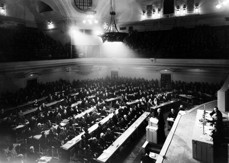 1946 - General Assembly adopts its first rezolution (UN Photo?Marcel Bolomey) - foto preluat de pe research.un.org