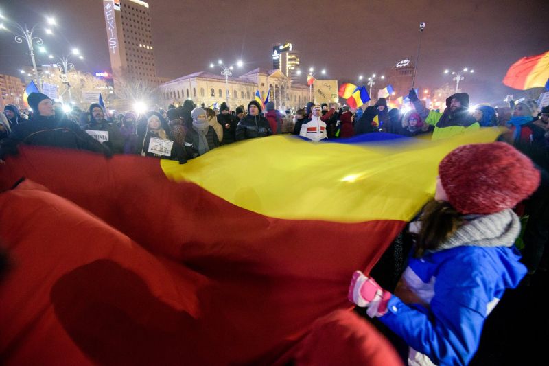 Piața Victoriei, însuflețită de protestatari [ziua a 10-a - 9 februarie 2017] - #rezist - foto: Mihuț Savu