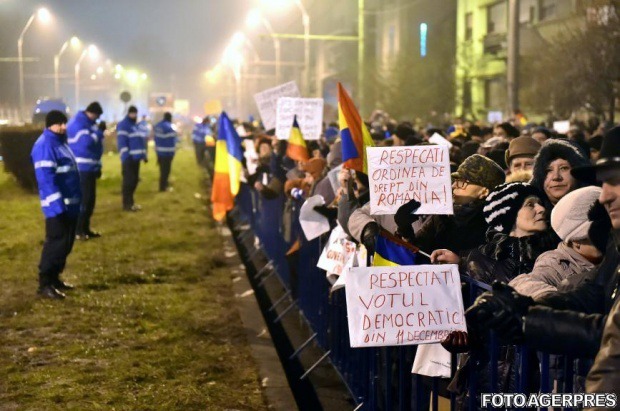 Protest ANTI - Iohannis (București, Palatul Cotroceni) - foto: agerpres.ro
